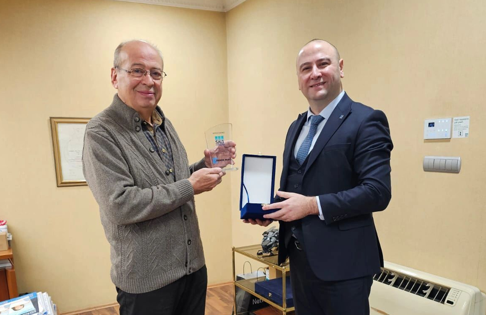 Tempa Pano | Tempa Pano Presented a Plaque to Şalt Otomasyon